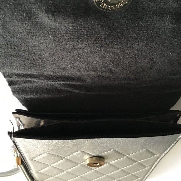 ❌SOLD❌. Silver Crossbody Purse Wallet Wris… - Picture 3 of 3